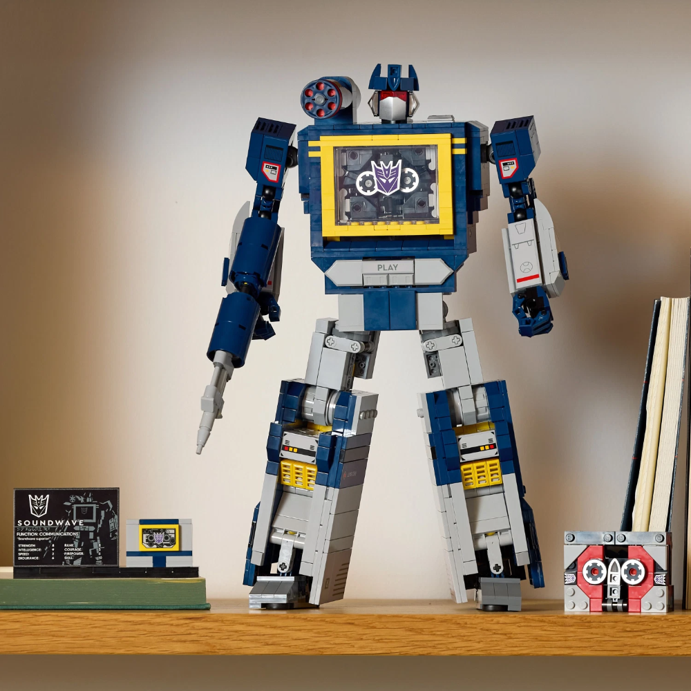 LEGO ICONS - Transformers: Soundwave 10358 