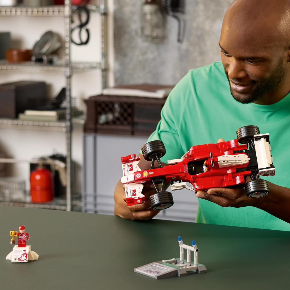 LEGO ICONS - Ferrari F2004 & Michael Schumacher 11375