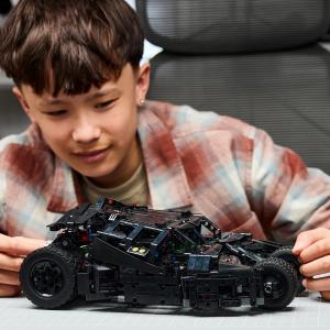 LEGO TECHNIC - Batmobile™ Tumbler 42239 