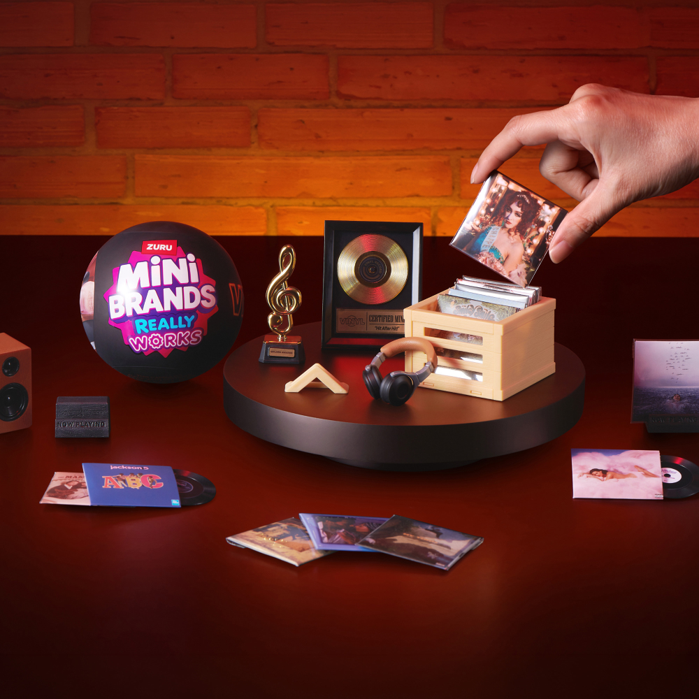 PREORDINE - ZURU MINI BRANDS VINYL-SERIES 1-CAPSULE - ESPOSITORE DA TERRA 30PCS ASSORTITI - Scad.05/09/2026  -  (ARRIVO 30/09/26)