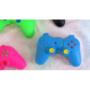 PREORDINE SIMBA - Squishy Game Controller cm.16 in espositore 6pz - 4 asst - 700470639   30/11/2026 (SCAD.08/10/2026)